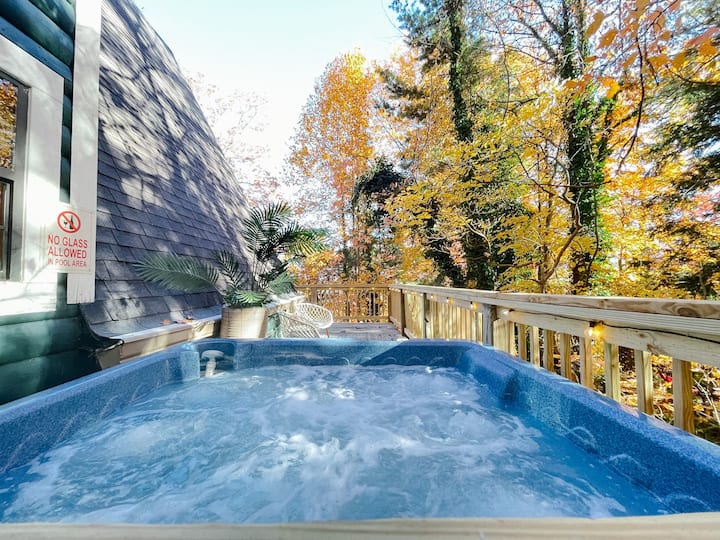 Unwind in the hot tub on our deck at the Little Green Cabin in Gatlinburg. Soak in stunning forest and mountain views while surrounded by nature. Perfect for a romantic getaway or peaceful retreat. Book now for a rejuvenating experience.