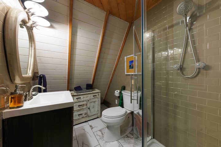 Full bathroom image 1