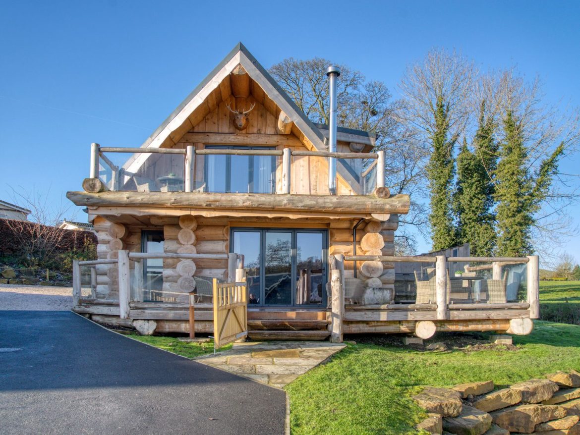 Take a Peek Inside This Gorgeous Log Cabin