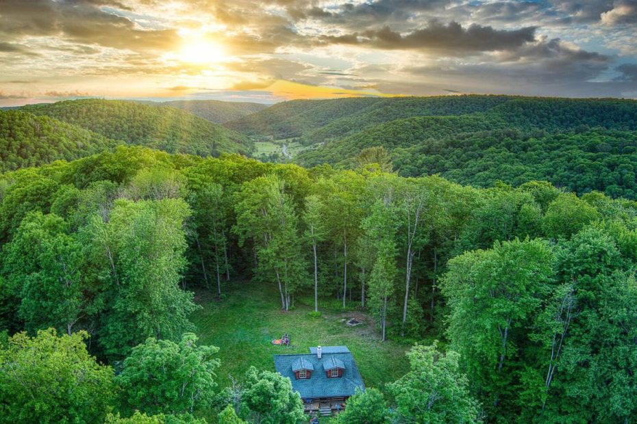 Step Inside This Stunning 20-Acre Rustic Mountain Retreat