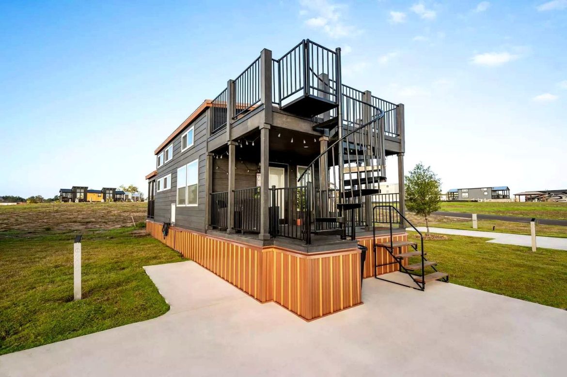 Tiny House with a Rooftop Deck and Modern Interior