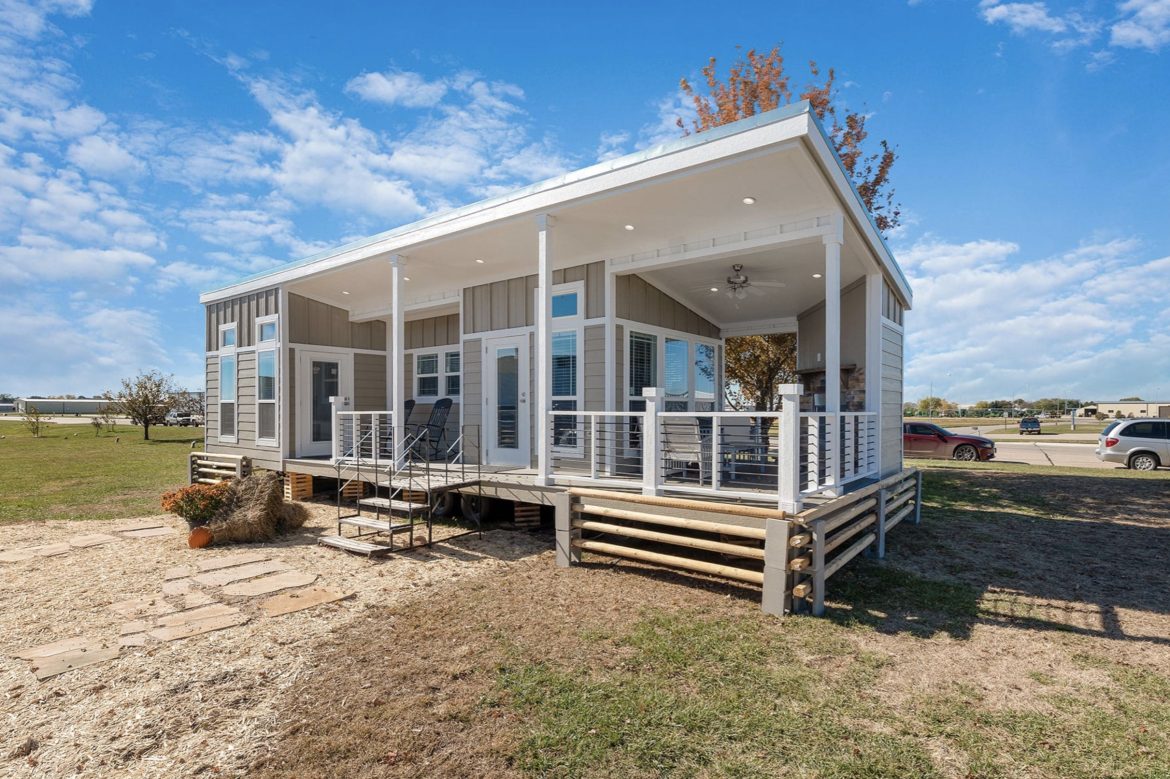 Charming Park Model: Amazing Interior & Relaxing Porch