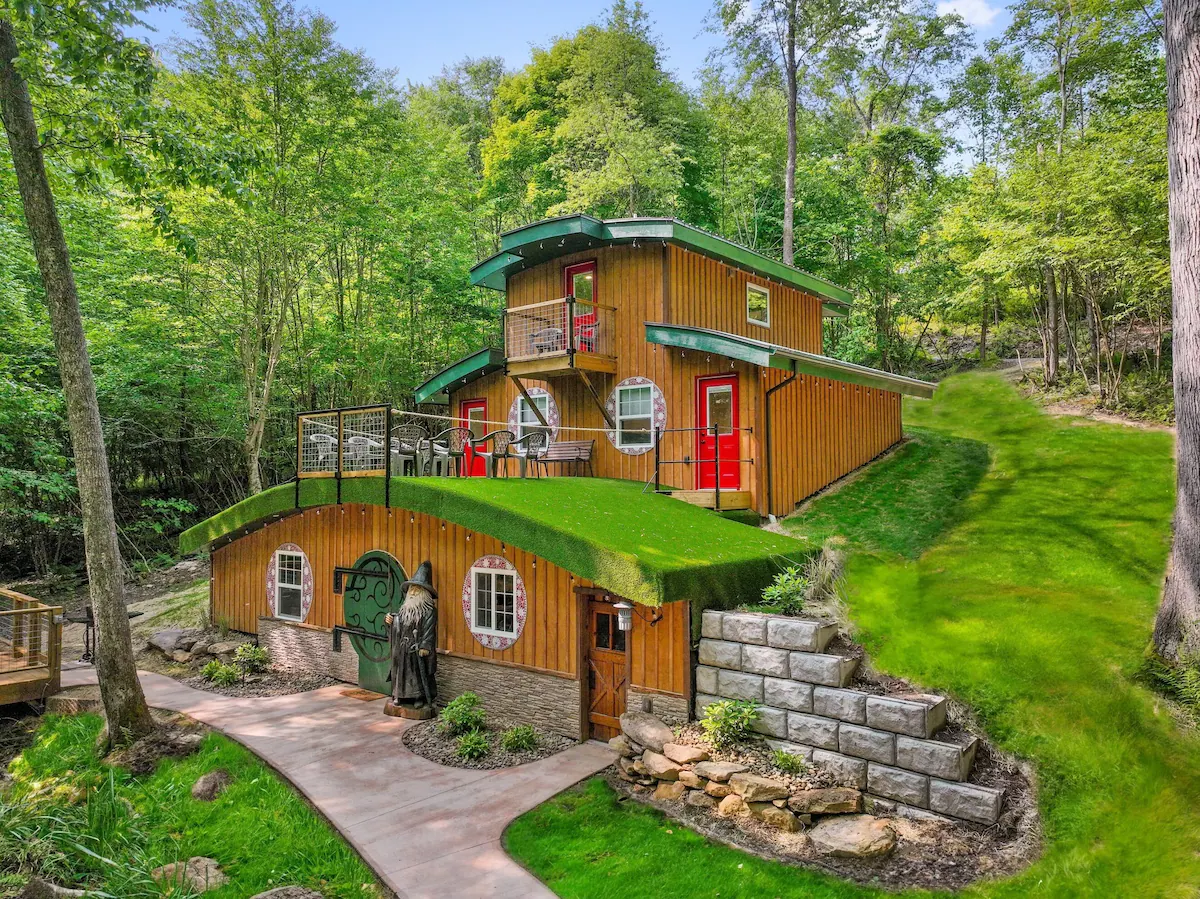 A Look Inside This Beautiful Hobbit House with a Cozy and Modern Interior