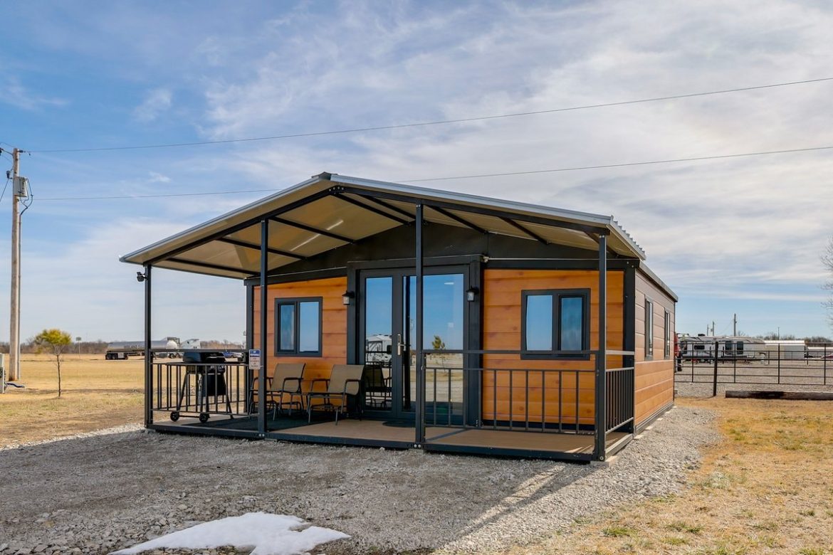 Affordable 2-Bed Tiny House for Just $24,995 – 380 Sq Ft of Smart Living